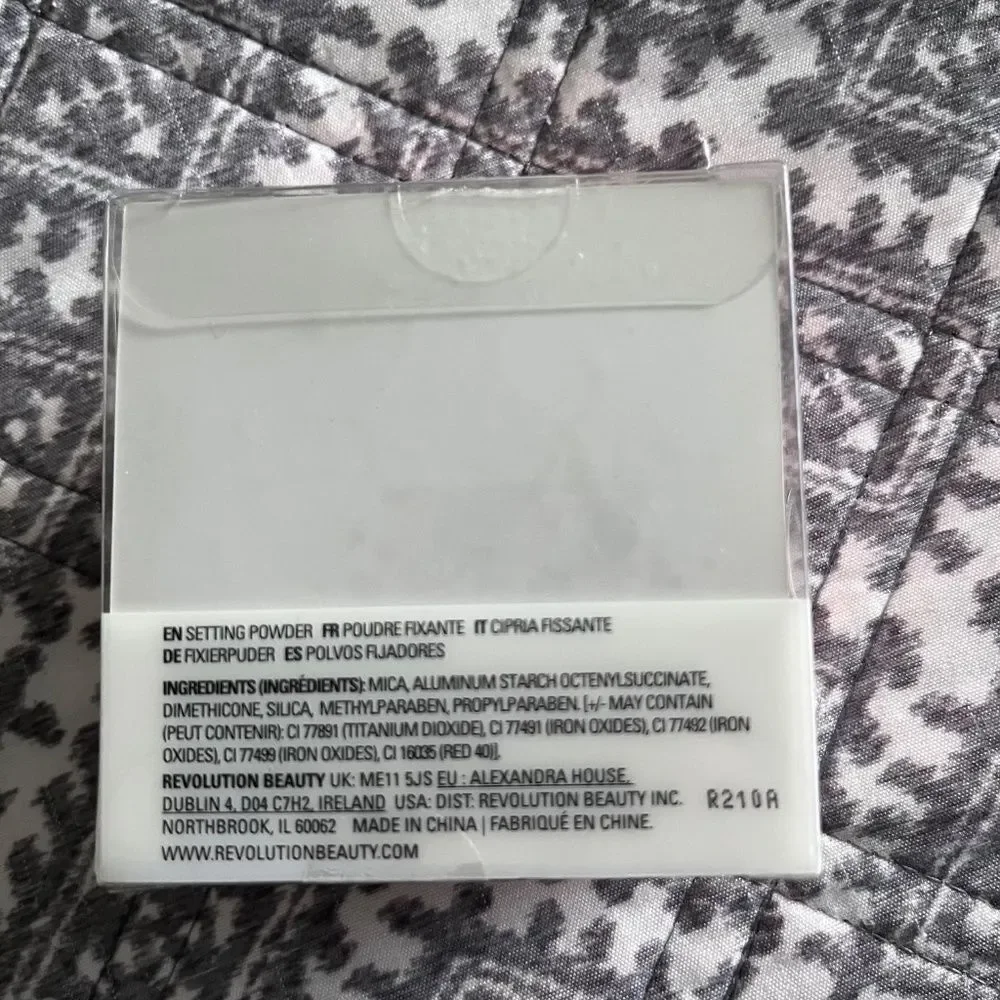 Revolution Light Yellow Conceal and Fix Loose Setting Powder